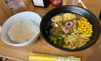 Oishi Ramen House food