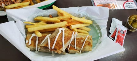 Tortas Burritos Aladdín inside