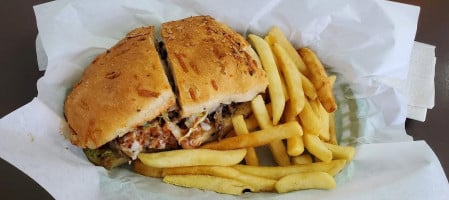 Tortas Burritos Aladdín outside