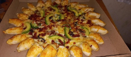 D'momys Pizza food