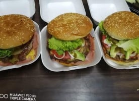 Alitas Y Hamburguesas Santana food