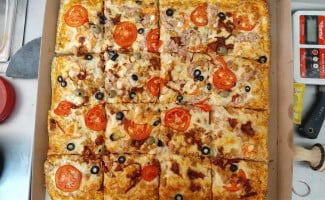 Berony's Pizza food