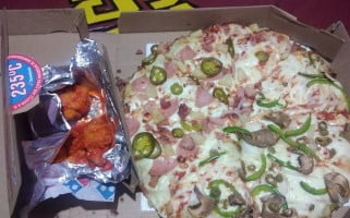 Domino's food