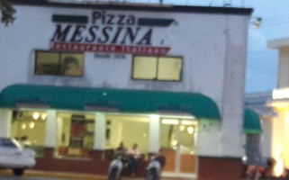 Pizza Messinas food