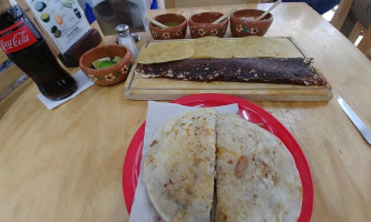 Taquería El Veterano food