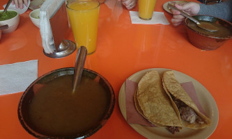 Barbacoa Y Consomé De Horno food