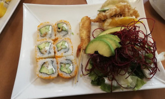 Luky Sushi food