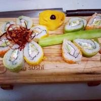 Luky Sushi food