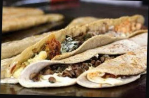 Las Quekas Tacos Y Quesadillas food