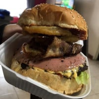 Ari's Burger food