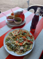 Taqueria El Chivero food