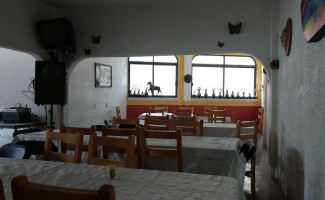 Restauran El Rancho food