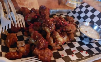 Indy's Wing And Beer food