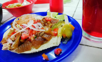 Las Incomparables Tortas Ahogadas Y Carnitas Estilo Michoacán food