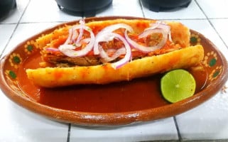 Las Incomparables Tortas Ahogadas Y Carnitas Estilo Michoacán food