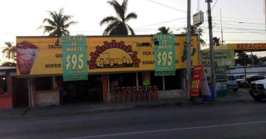 El Tejaban Del Sabor, Gringas Y Tacos outside