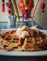 Corazón De Té Waffles And Hookah Room food