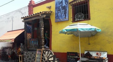 La Casa De Zapata outside