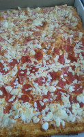 Suc. Famous Pizza food