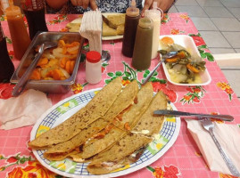 Las Quesadillas De Doña Linda food