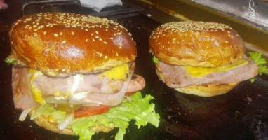 Tortas Y Hamburguesas Los Miguelitos food