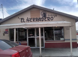 El Herradero outside