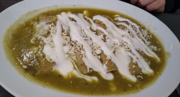 Los Chilaquiles De María food