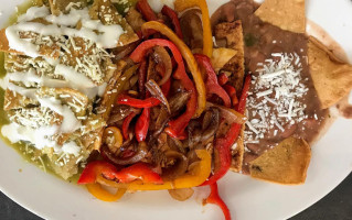 Los Chilaquiles De María food