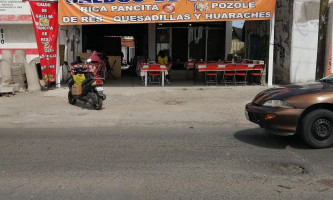 Caldos De Gallina, La Mexicanita outside