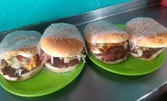 Hamburguesas El Carrito food