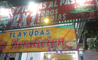 Tlayudas La Bendicion food