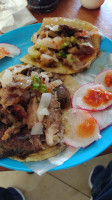 Tacos El Porton De Cabeza De Borrego food