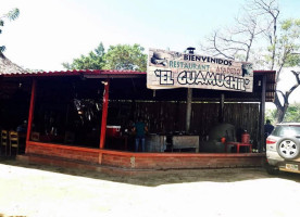 El Guamuchil outside