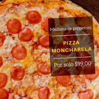 Pizza Moncharela food