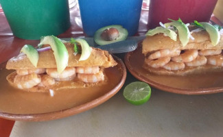 Mariscos El Moreño food