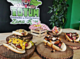 Totum Ensaladas Y Hamburguesas food