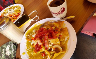 Chilaquiles; La Chilaquila Sucursal Zalatitán food