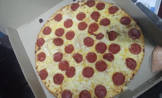 Cukys Pizzas food