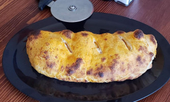 Anibal's Pizzas Calzone inside