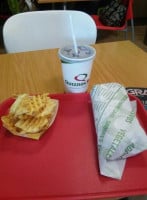 Quiznos Galerias food