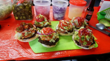 Hamburguesas La Noria food