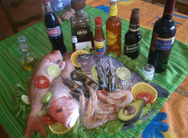Mariscos La Estacion food
