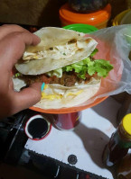 Sandy's Hamburguesas Y Alitas food