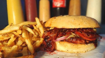 9 Nines Hamburguesas Al Carbon food