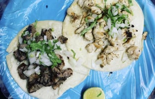 Tacos Y Tortas El Tío food