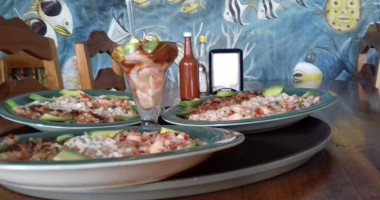 Mariscos El Delfin food