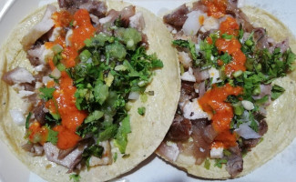 Carnitas El Amigo Vecino food