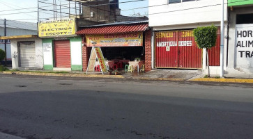 Carnitas El Tío outside