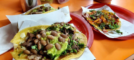 Taquería El Flamazo food