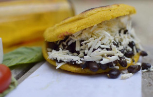 La Jojotera Arepas food